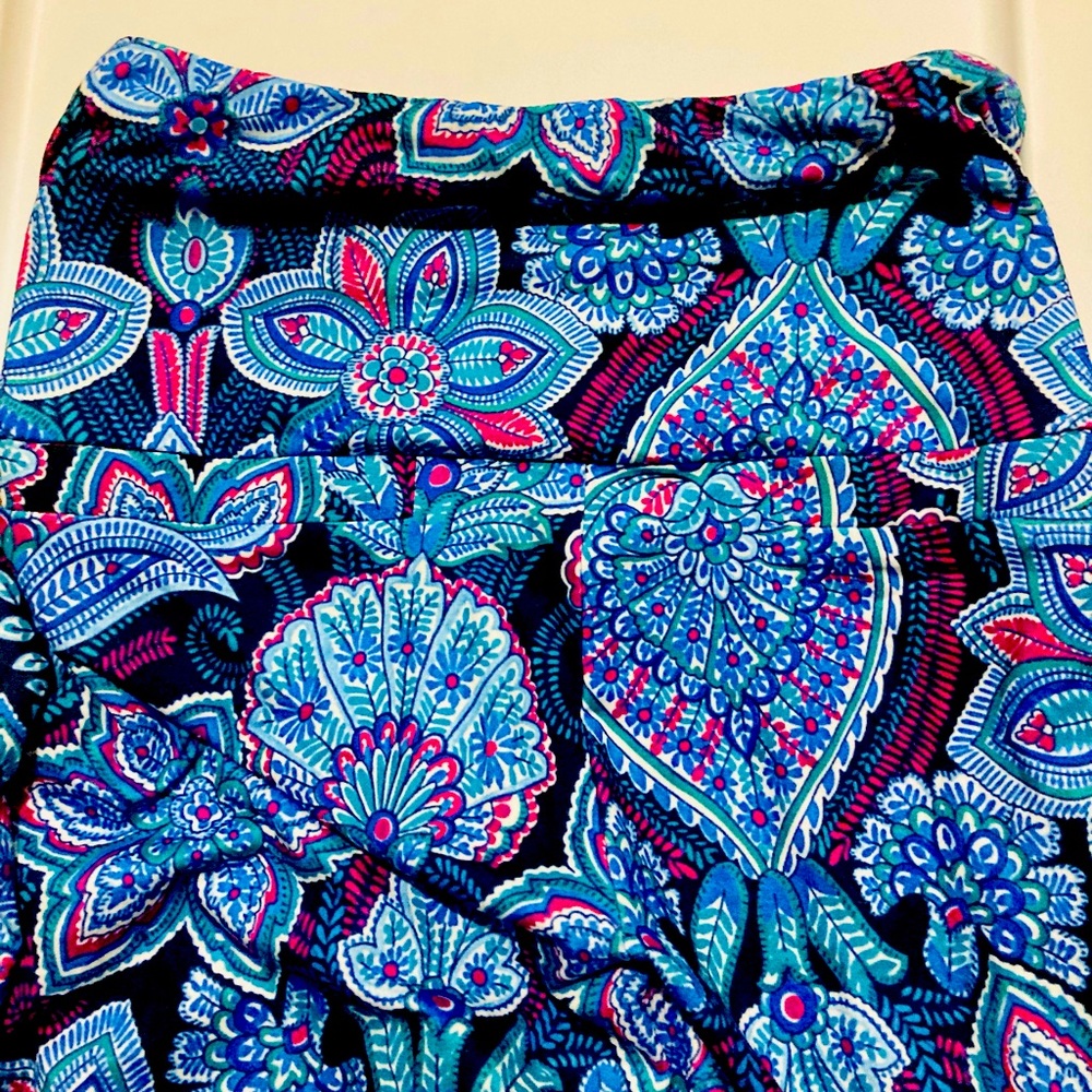 LOTUS BOSS SHINE: High rise bell bottom leggings. Size large.